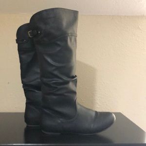 Black slouchy boots